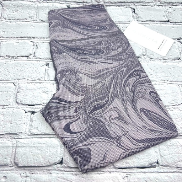 ✨NEW WITH TAGS! Athleta Transcend 7/8 Tight in Marble Violet. - Picture 5 of 8